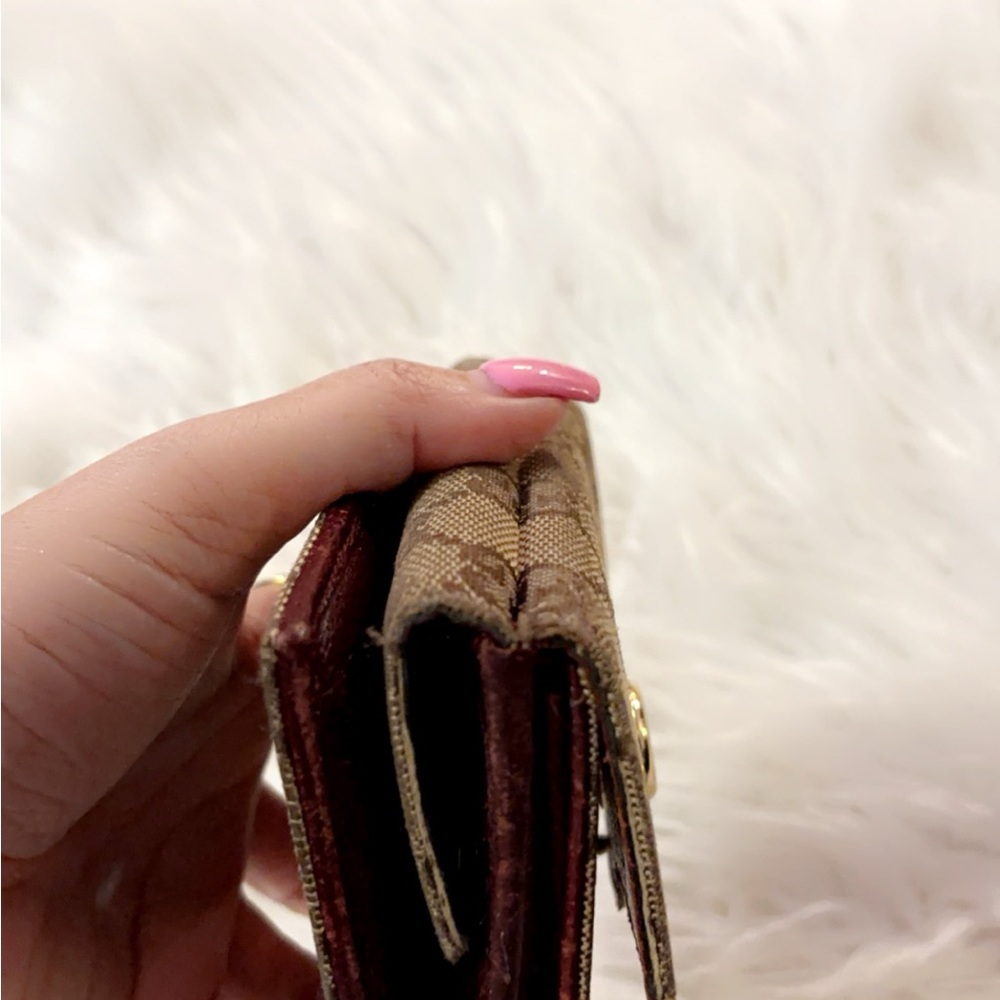 Authentic Burgundy Gucci Monogram Wallet. - Picture 9 of 9